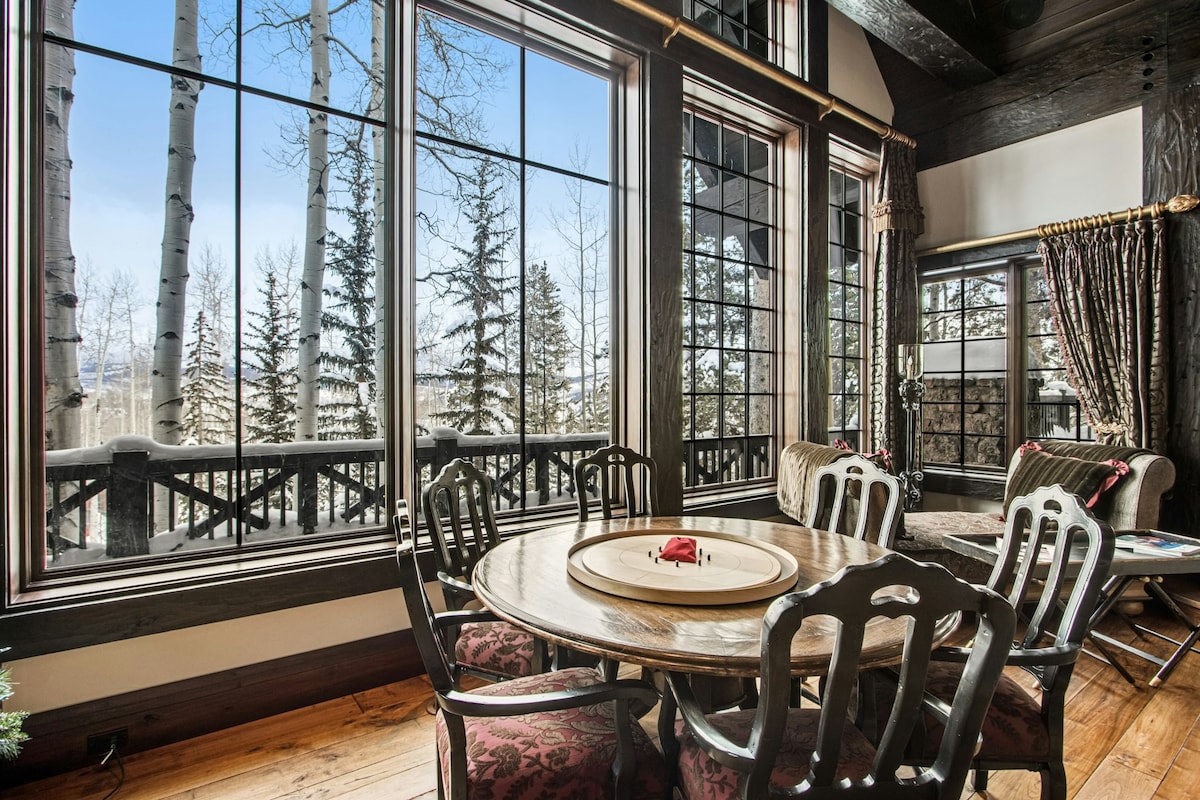 Spectacular 5BR Mountainview Ski In/Out