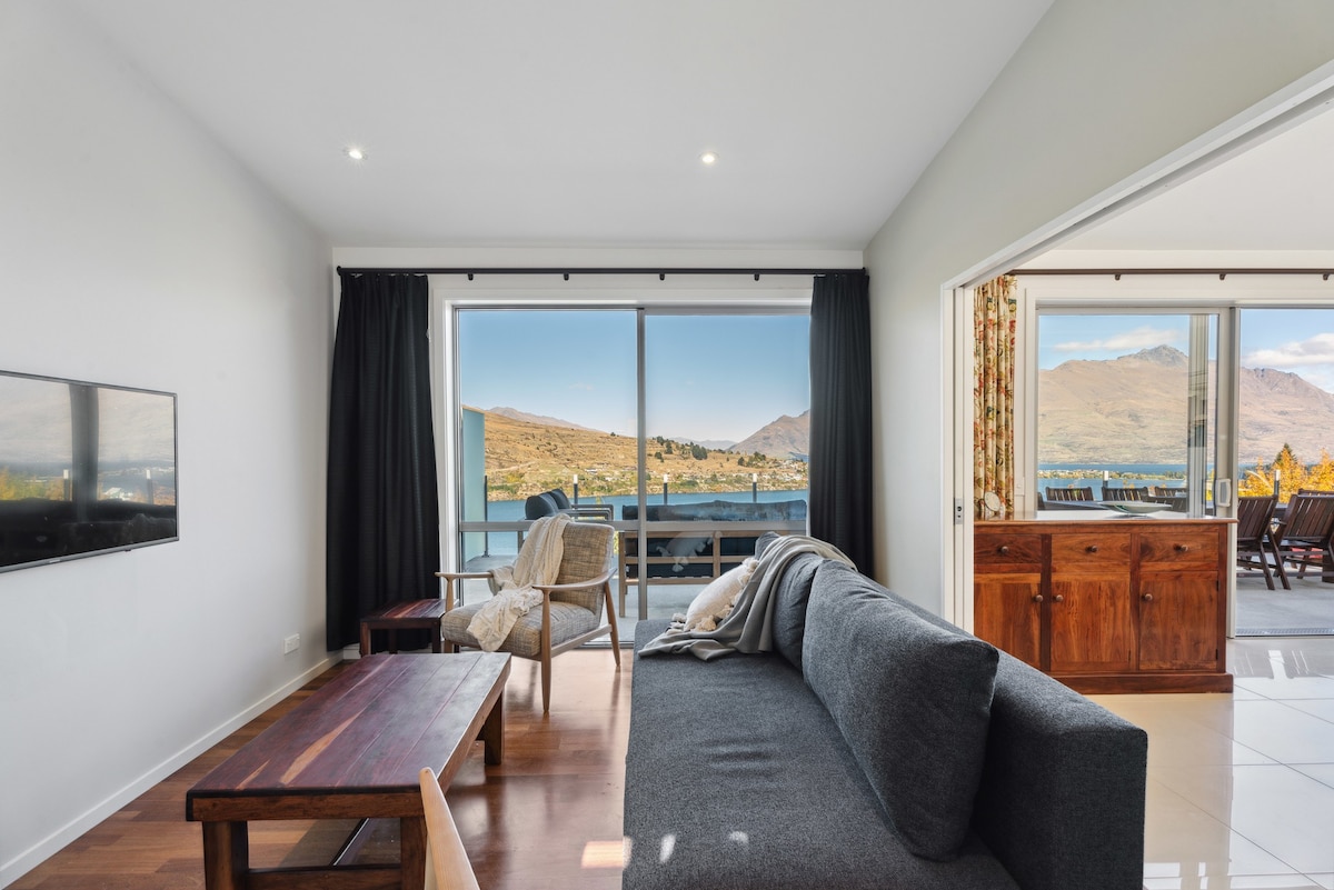 Views On The Top - Queenstown Holiday Home