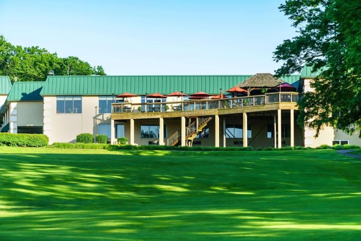 Lakeview Golf Resort: Studio w Pool, BBQ & Spa