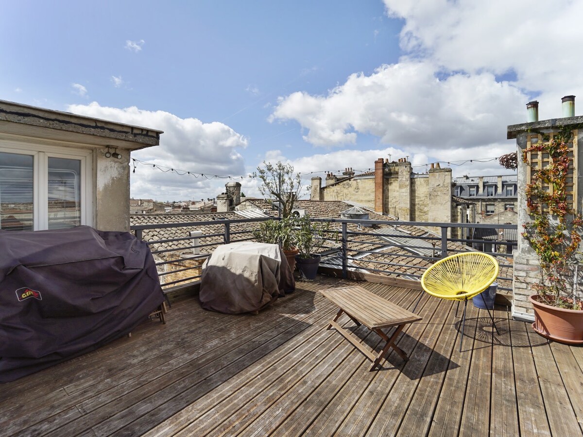 Apartment with a beautiful terrace in Bordeaux