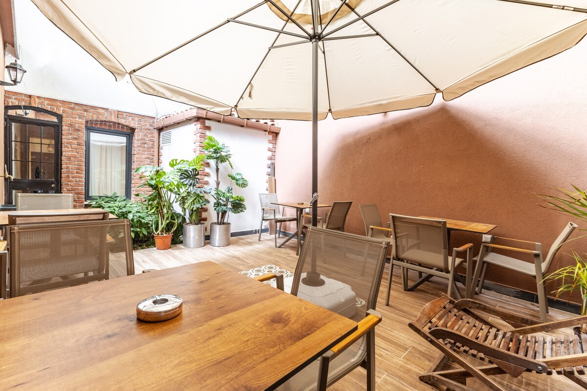 Historical Hotel Room with a Backyard in Kadikoy