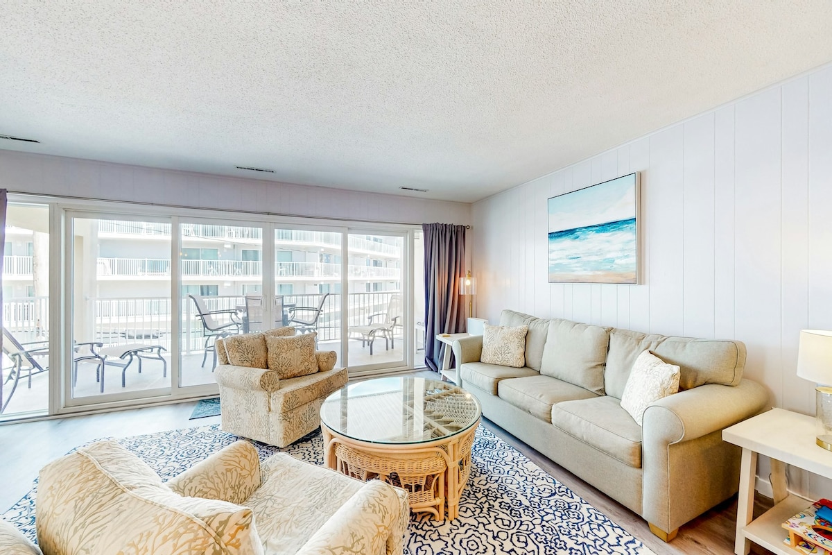 3BR beach getaway with ocean view & garage parking