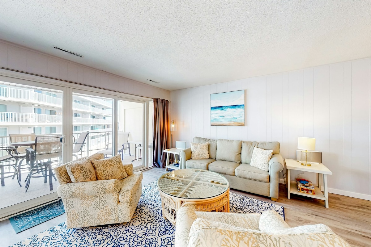 3BR beach getaway with ocean view & garage parking