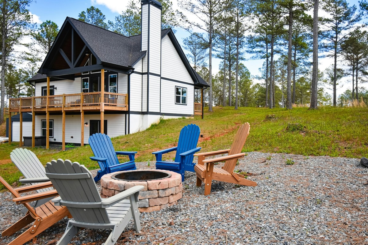Side-by-side mountain cabins with 11BR & hot tubs