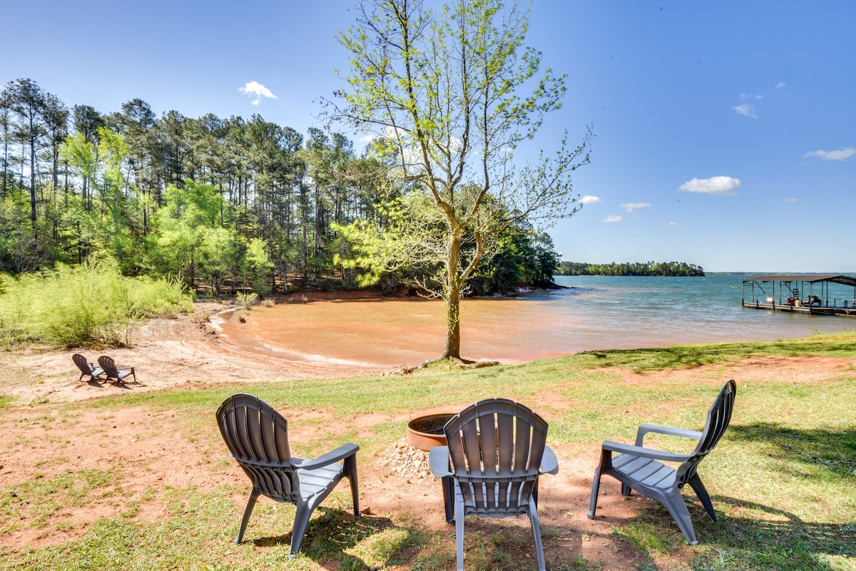 Starr Rental on Lake Hartwell: Deck & Water View!