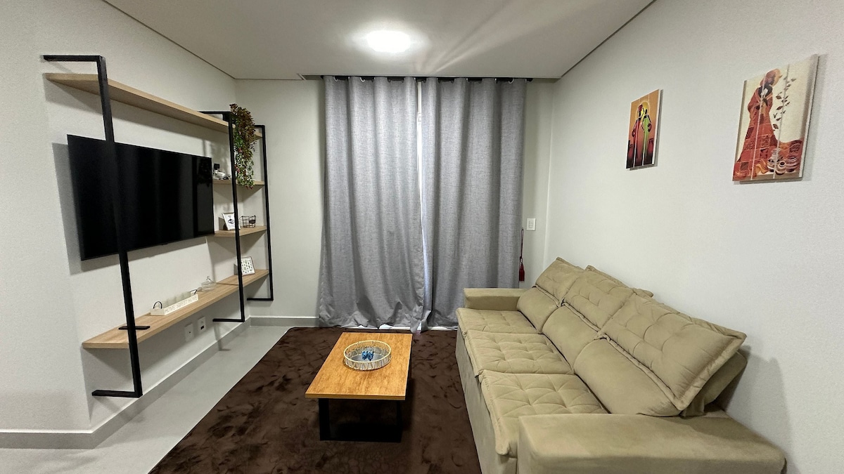 Apartamento novo e confortável na região central d