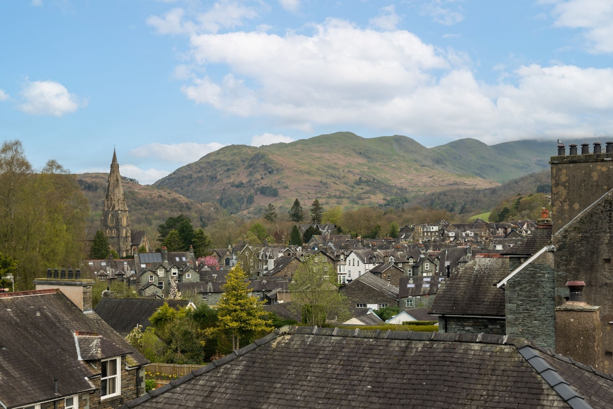 Wansfell Heights, central with parking and views