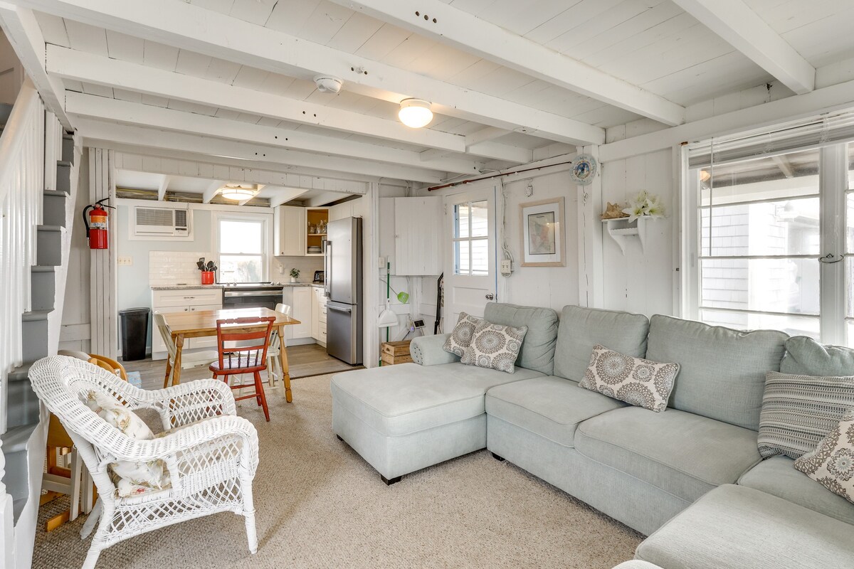 Charming Westbrook Cottage, Steps to Private Beach