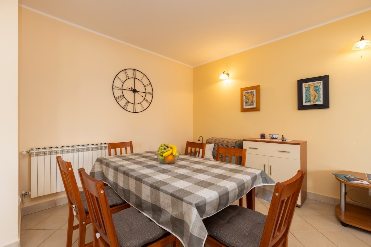 A-22580-a One bedroom apartment with terrace and