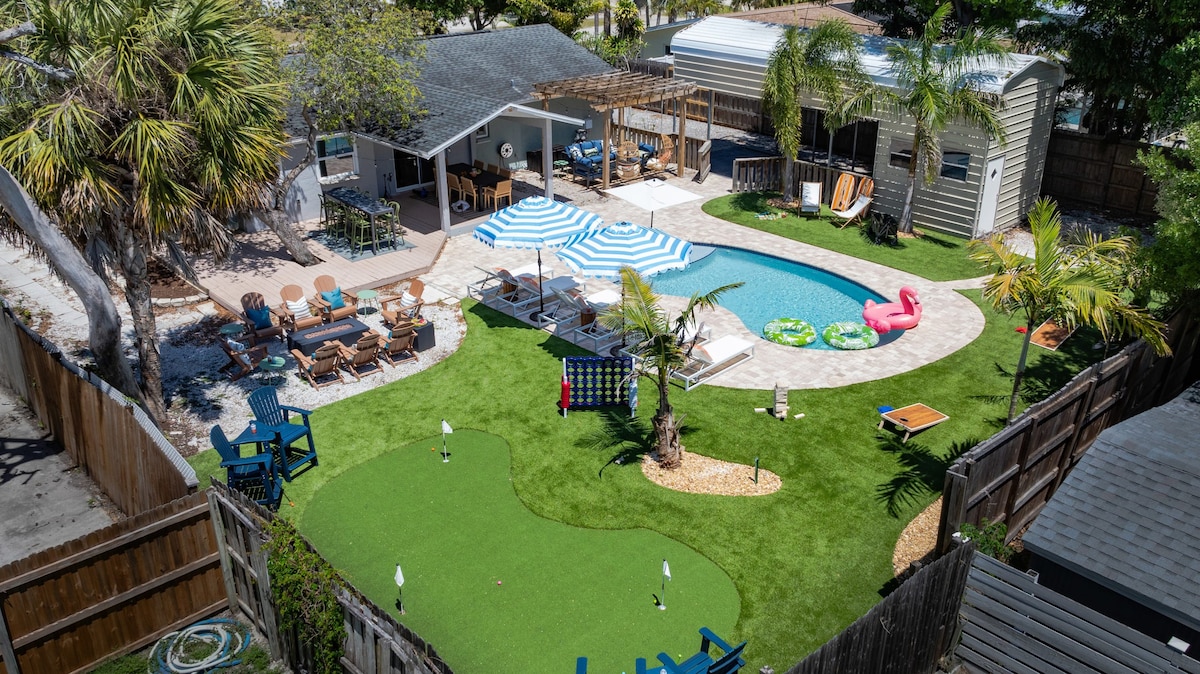 Resort Yard: Mini Golf ~ Huge Pool~Fire Pit~ BBQ
