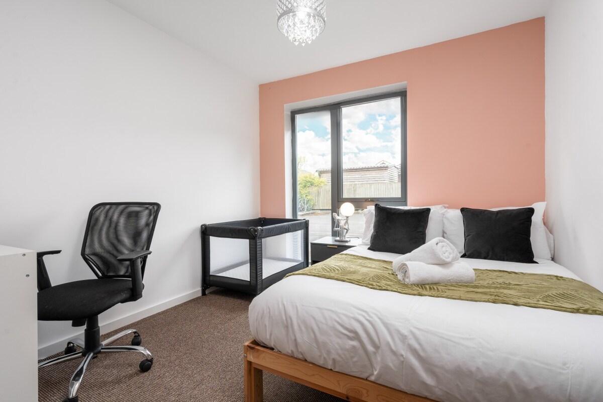 The Sunset Suite in Salford Quays - Free Parking