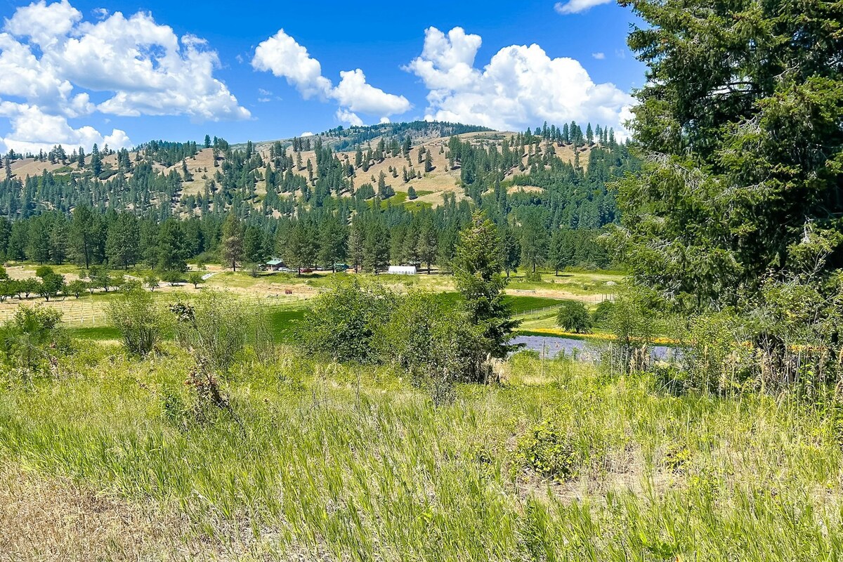 2 glamping dog-friendly cabins near Columbia River