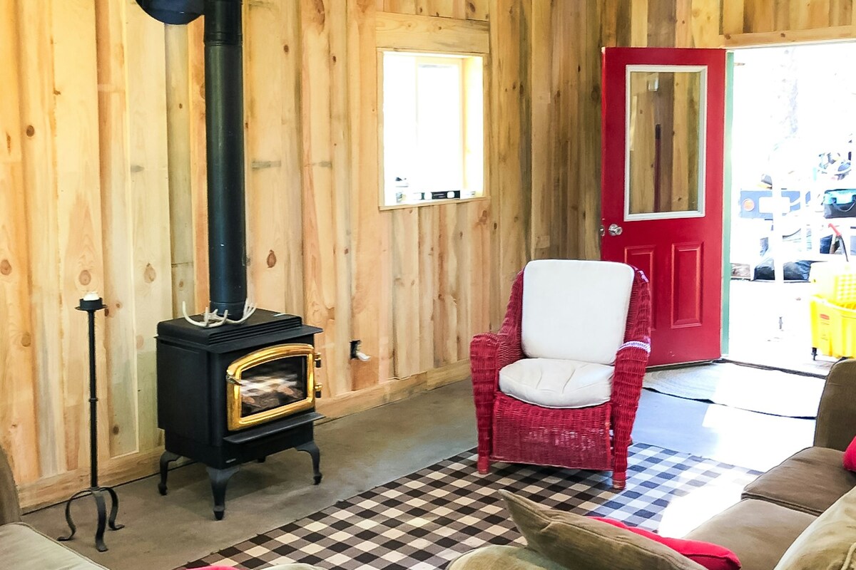 2 glamping dog-friendly cabins near Columbia River
