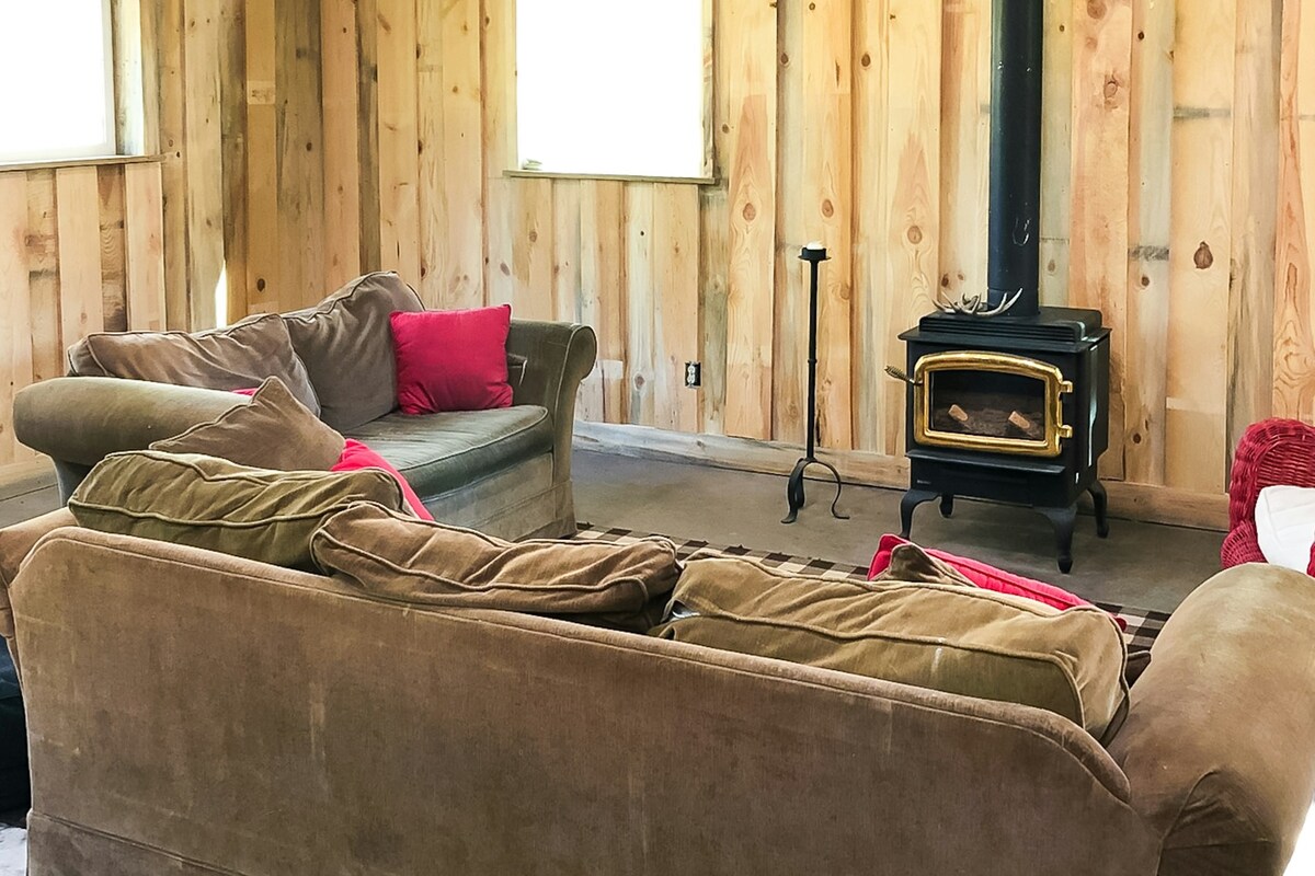 2 glamping dog-friendly cabins near Columbia River