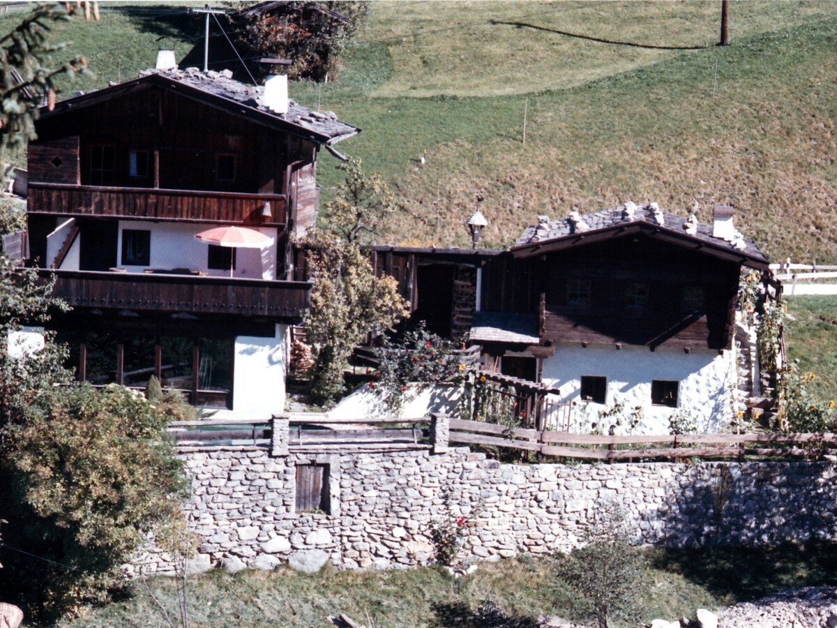 Chalet by the river, only 1 km to the ski lift