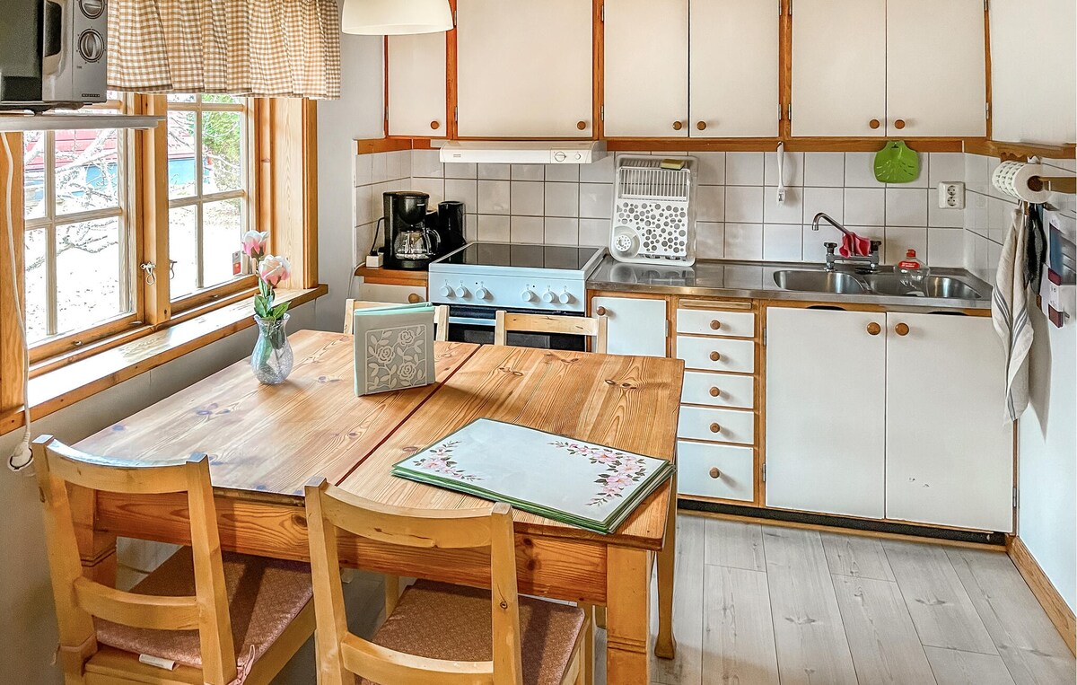 Cozy home in Mora with kitchen