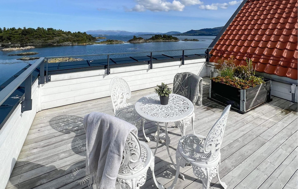 3 bedroom cozy apartment in Mosterhamn