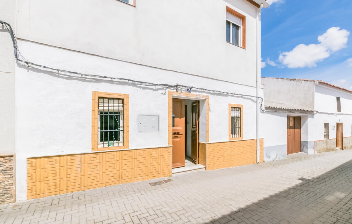 3 bedroom awesome home in Villanueva del Rey