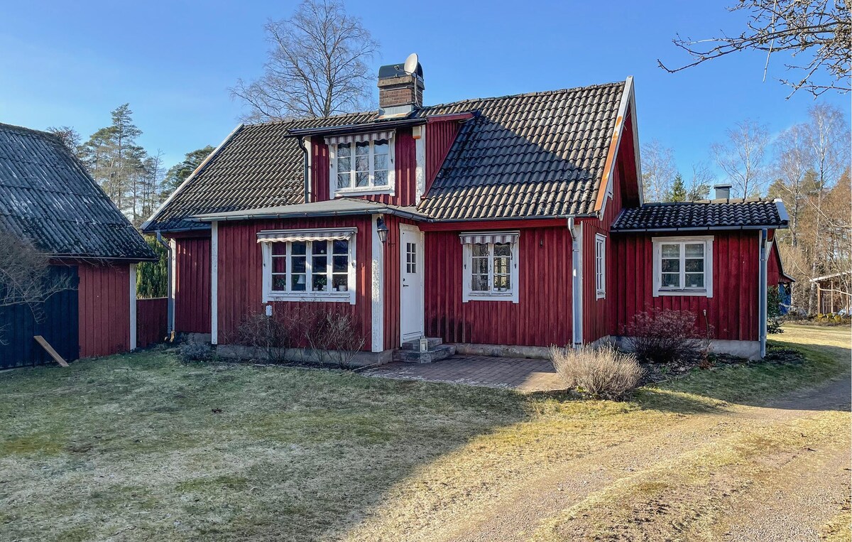 Stunning home in Strömsnäsbruk with WiFi