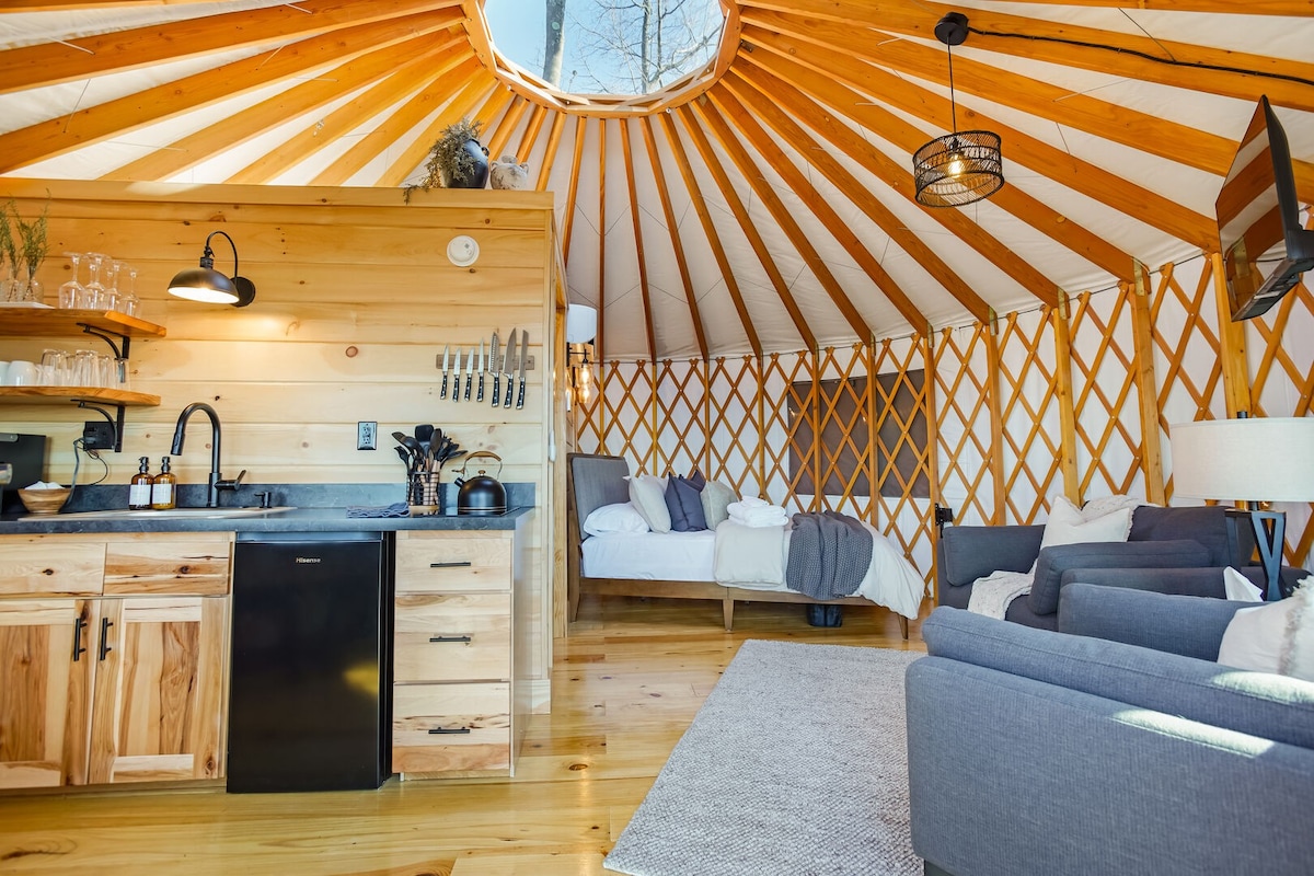 Adventure Abode YURT | ADA Ramp, HOT TUB + Views!