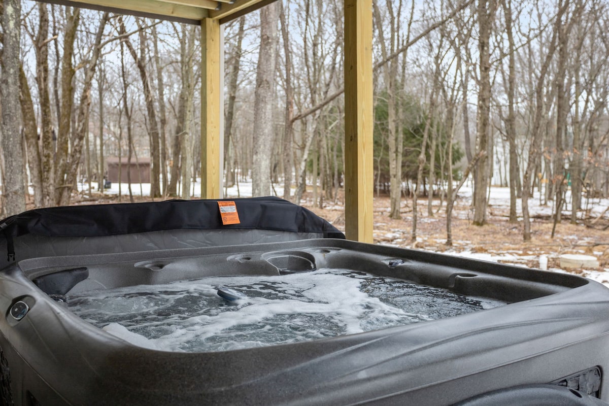 Hot Tub | Large 6 Bedroom | Game Room