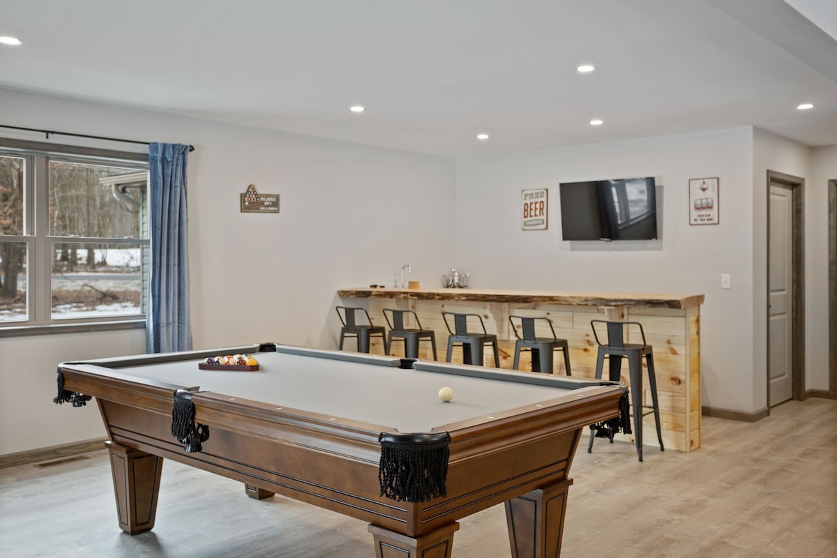 Hot Tub | Large 6 Bedroom | Game Room