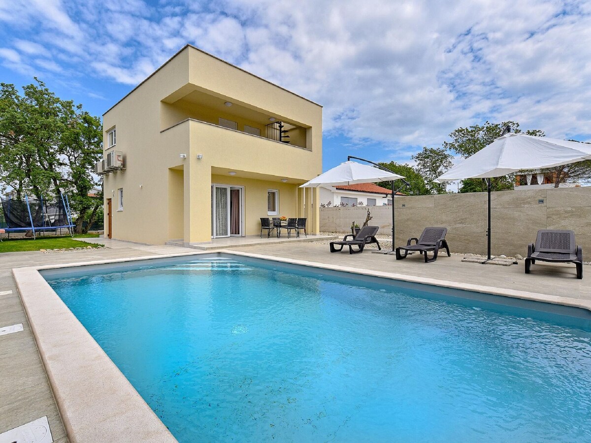 Modern villa with private hydromassage pool