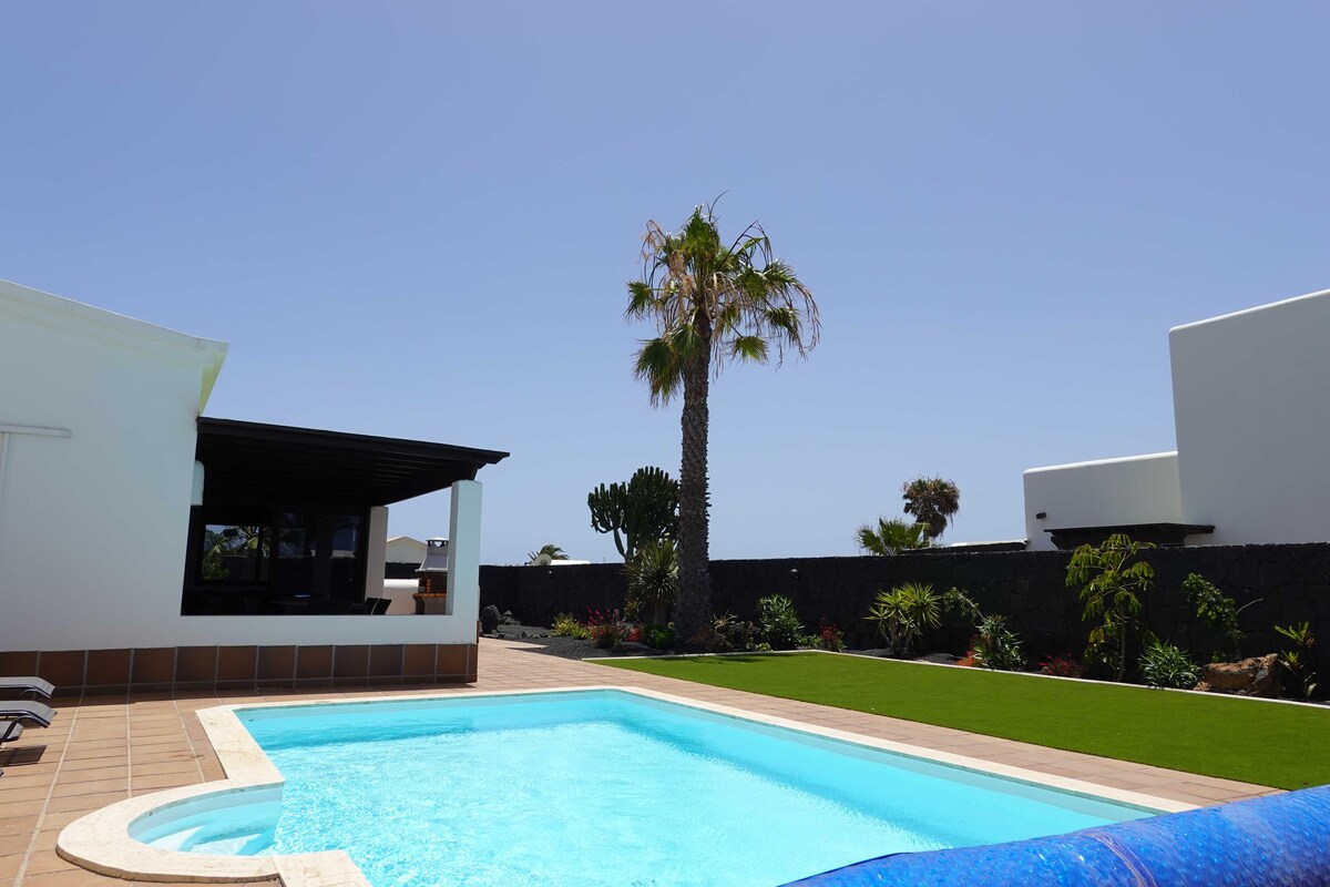 Villa Dorada-Private Pool & Sun Terrace & Hot tub