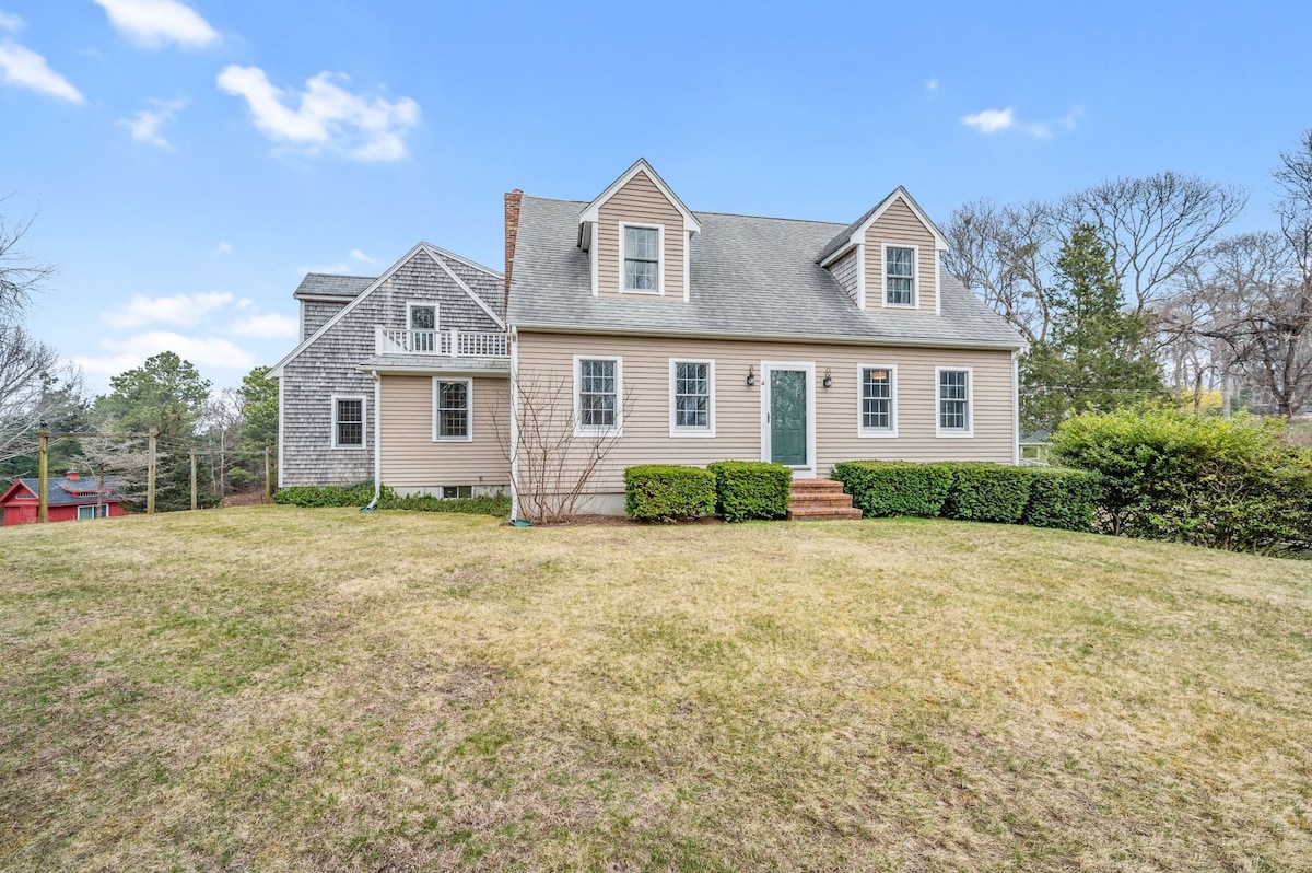 Farmhouse with pool and private beach access