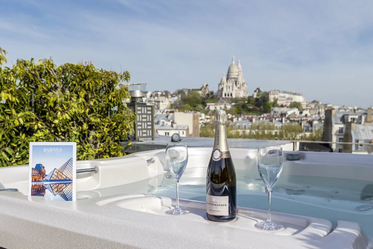 Jacuzzi vue sur Montmartre