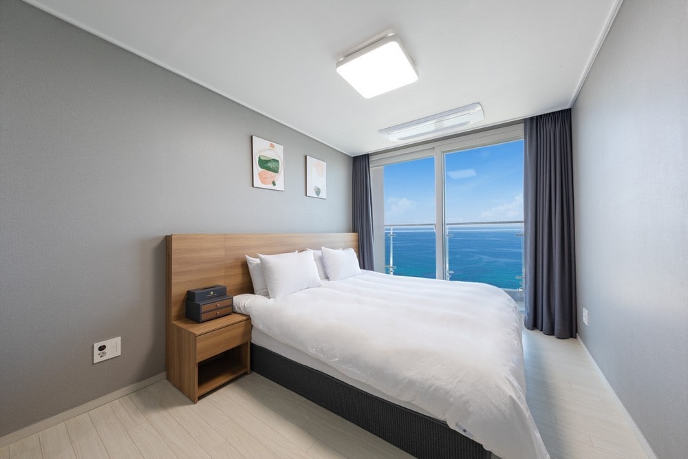 푸른 바다가 내려다보이는 환상적인 휴식공간 쓰리룸오션뷰08