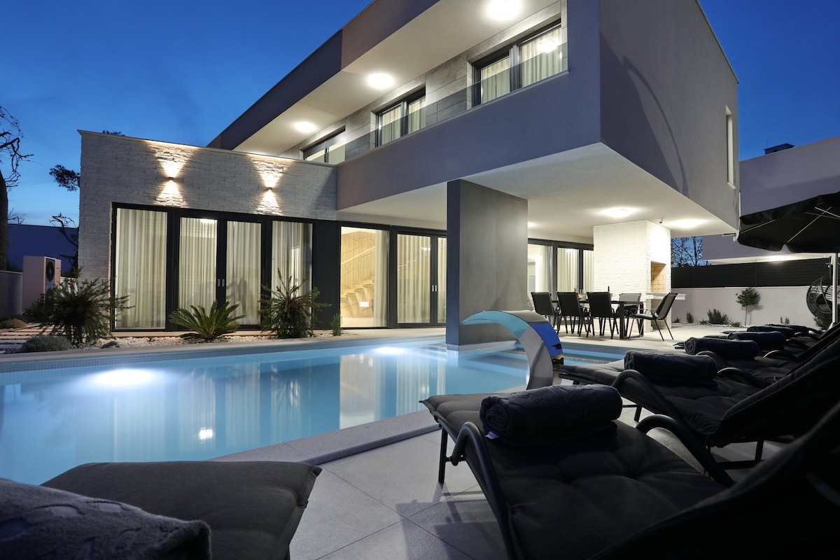 Villa 033 with heated pool