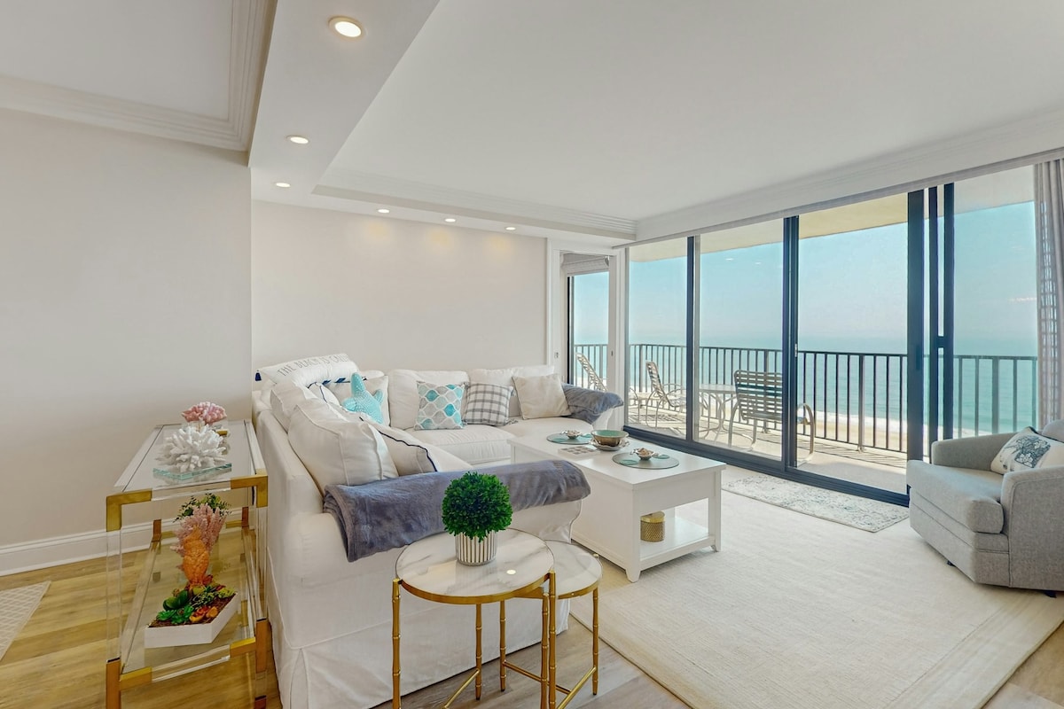 3BR Sea Colony condo with balcony, pools, beach