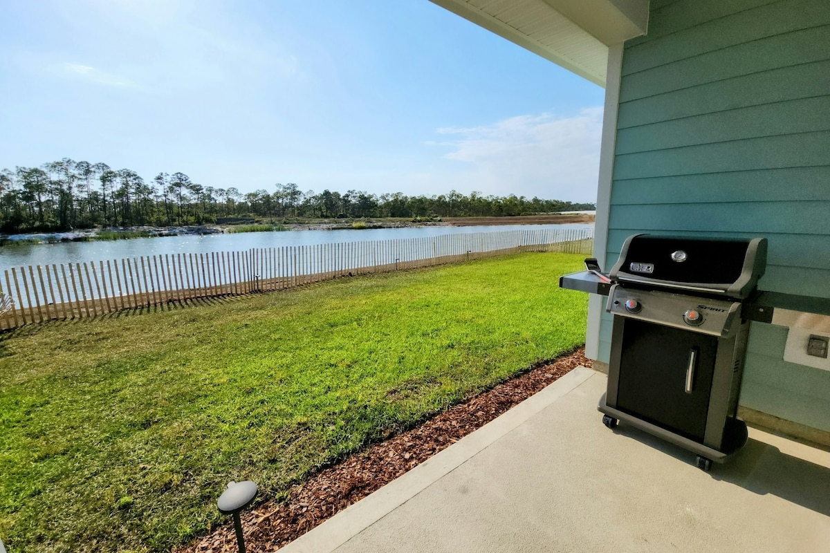 New waterfront 4BR w/ golf cart - 2 miles to beach