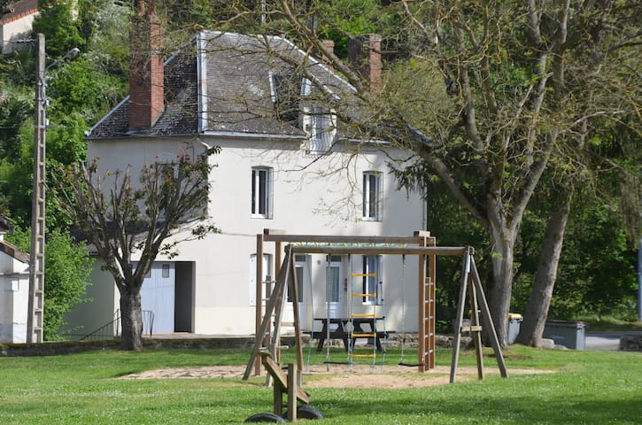 Chambon-sur-Voueize的民宿