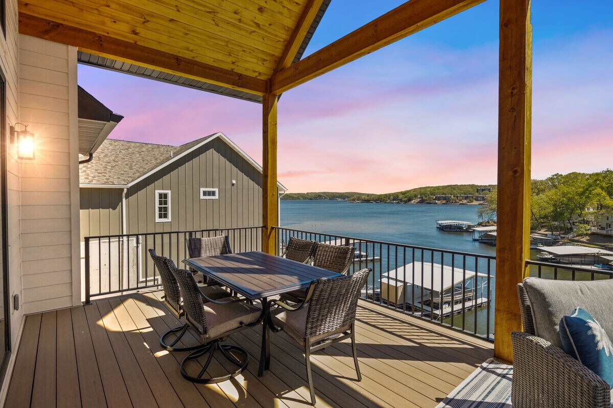 Kayak, Dock Seats, Lake Views, Nearby Amenities