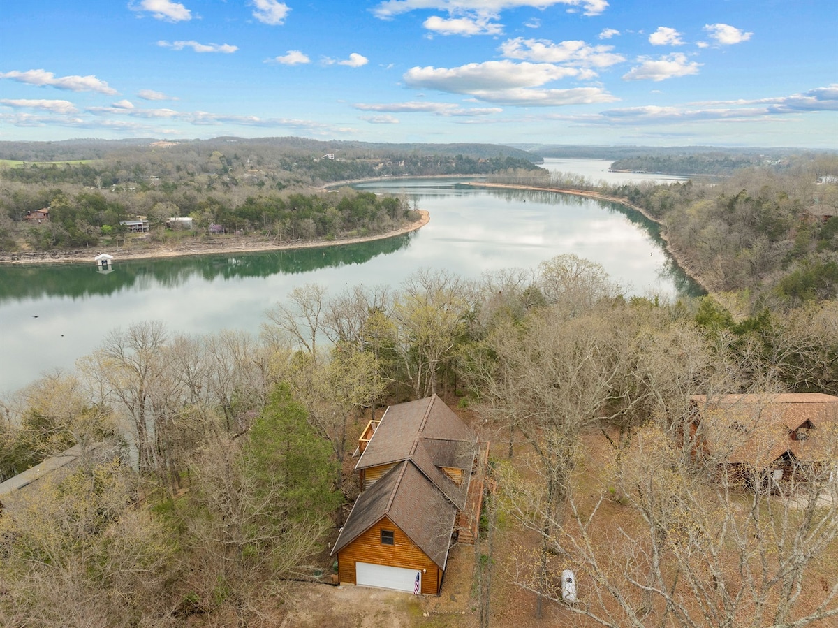 TRL Lakefront Cabin, shuffleboard, Wi-Fi