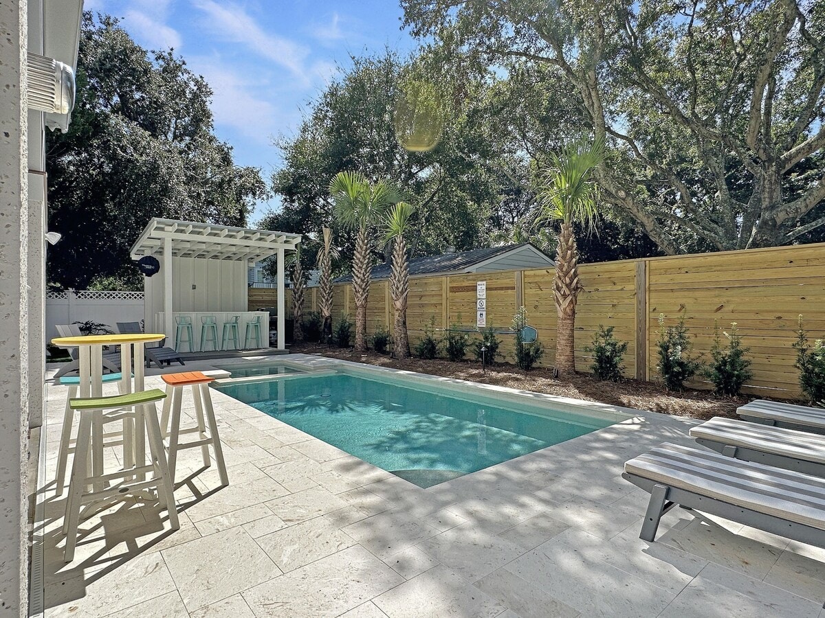 5 BR Home w/ Pool, Hot Tub,  Steps to the Beach