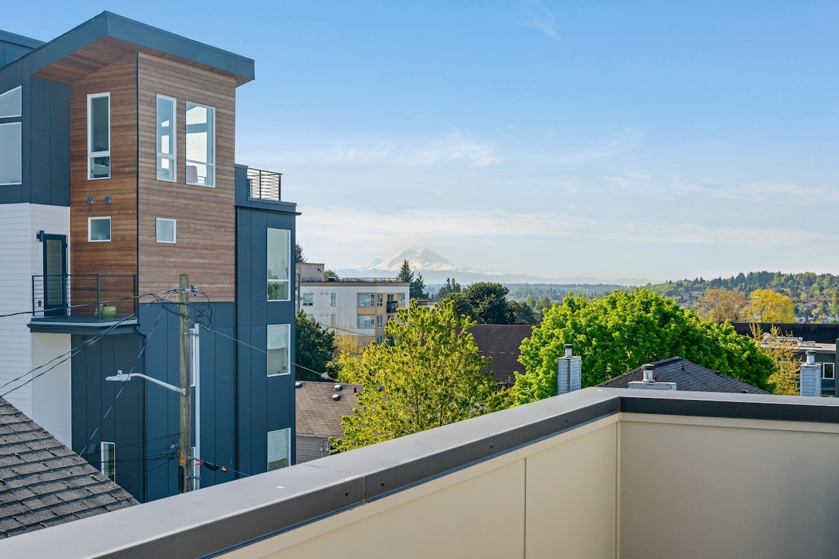 Charming 2BR in the heart of Seattle w/ Mt. Views
