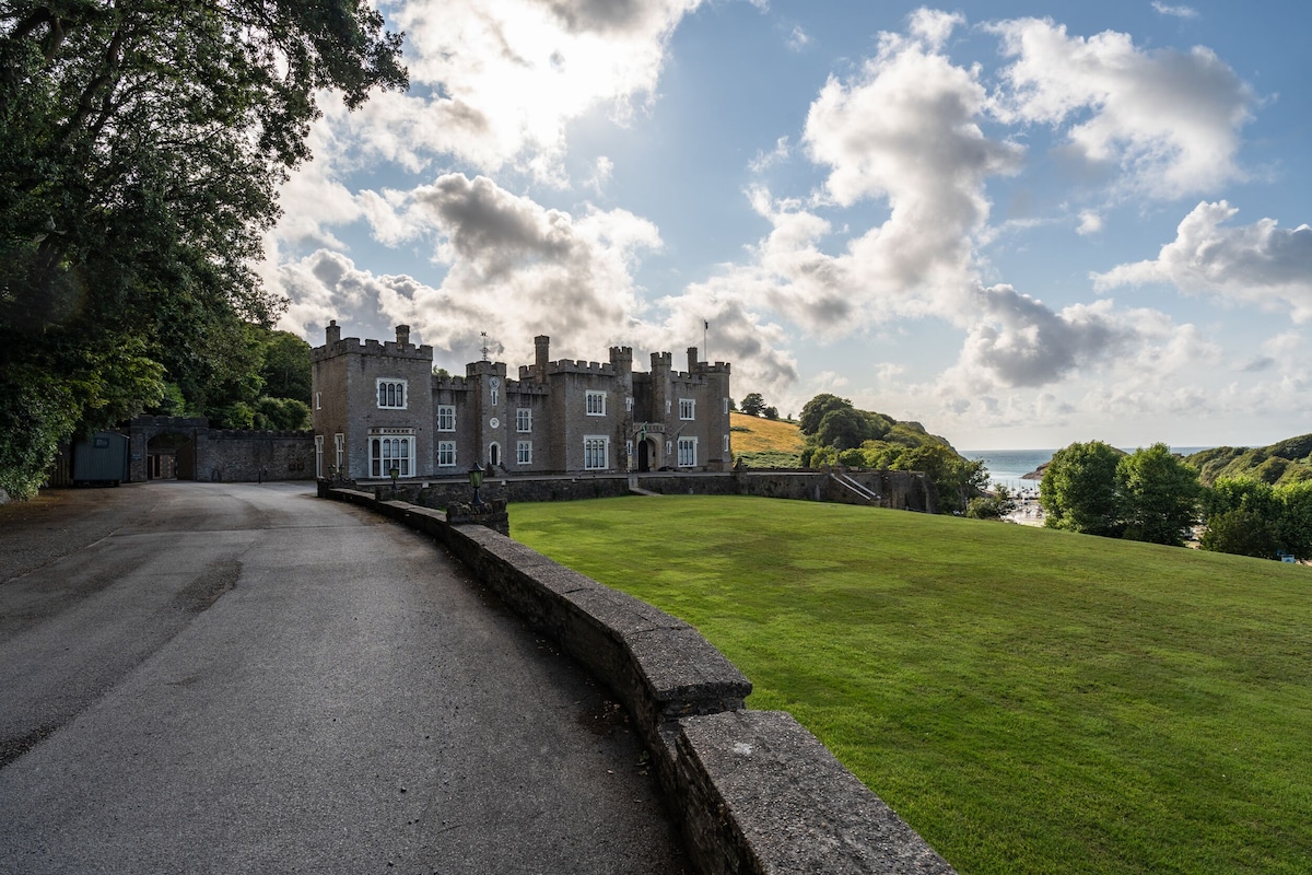 Watermouth Castle, Rhododendron Apartment