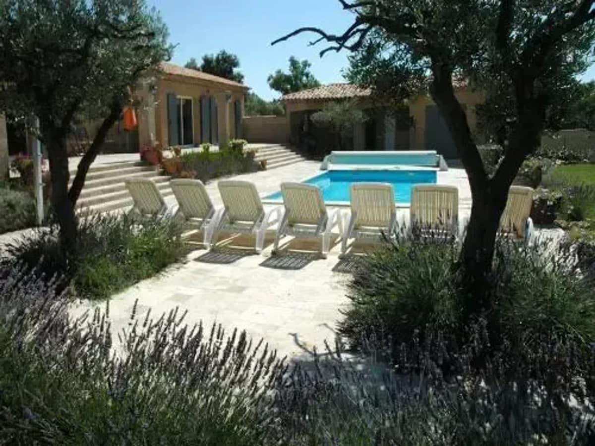 Villa for 15 ppl. with swimming-pool at Régusse