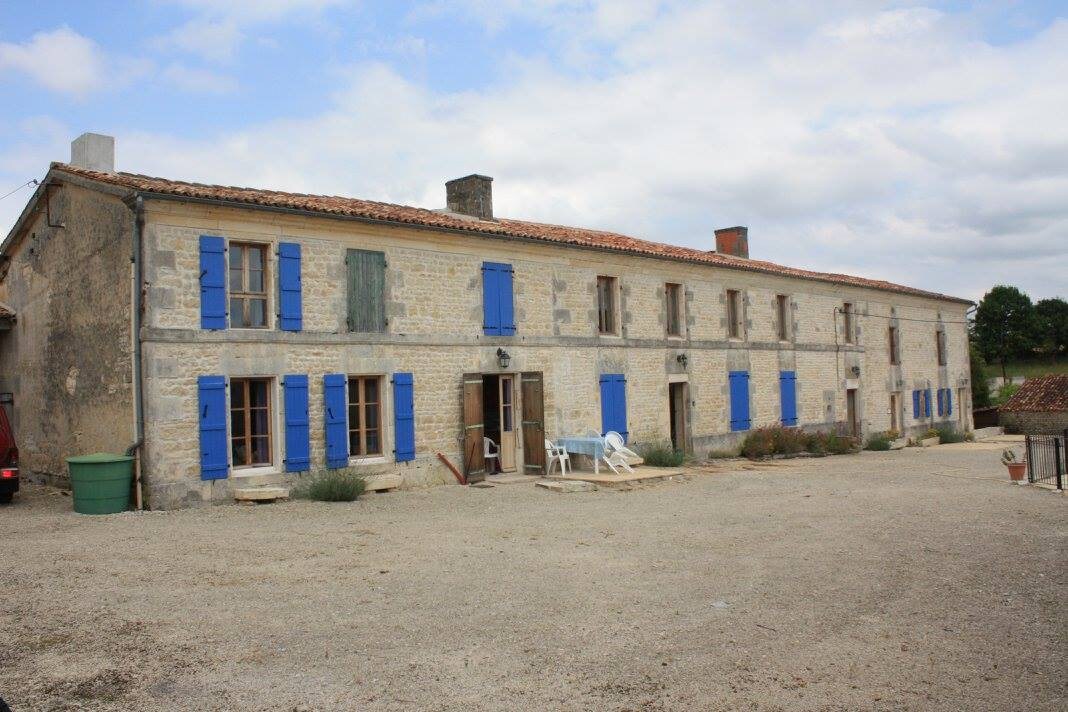 L'Etable - Converted Stable within Charantaise Farmhouse