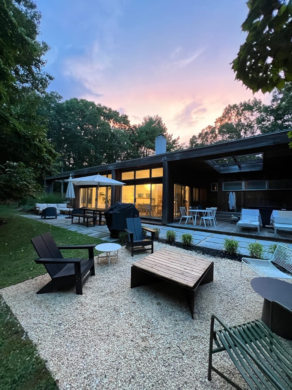 Bay Beach House - Bright, Mid-Century Home in Hamp