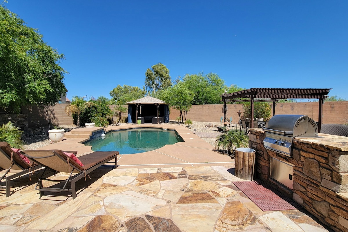 4BR spectacular oasis with a private pool