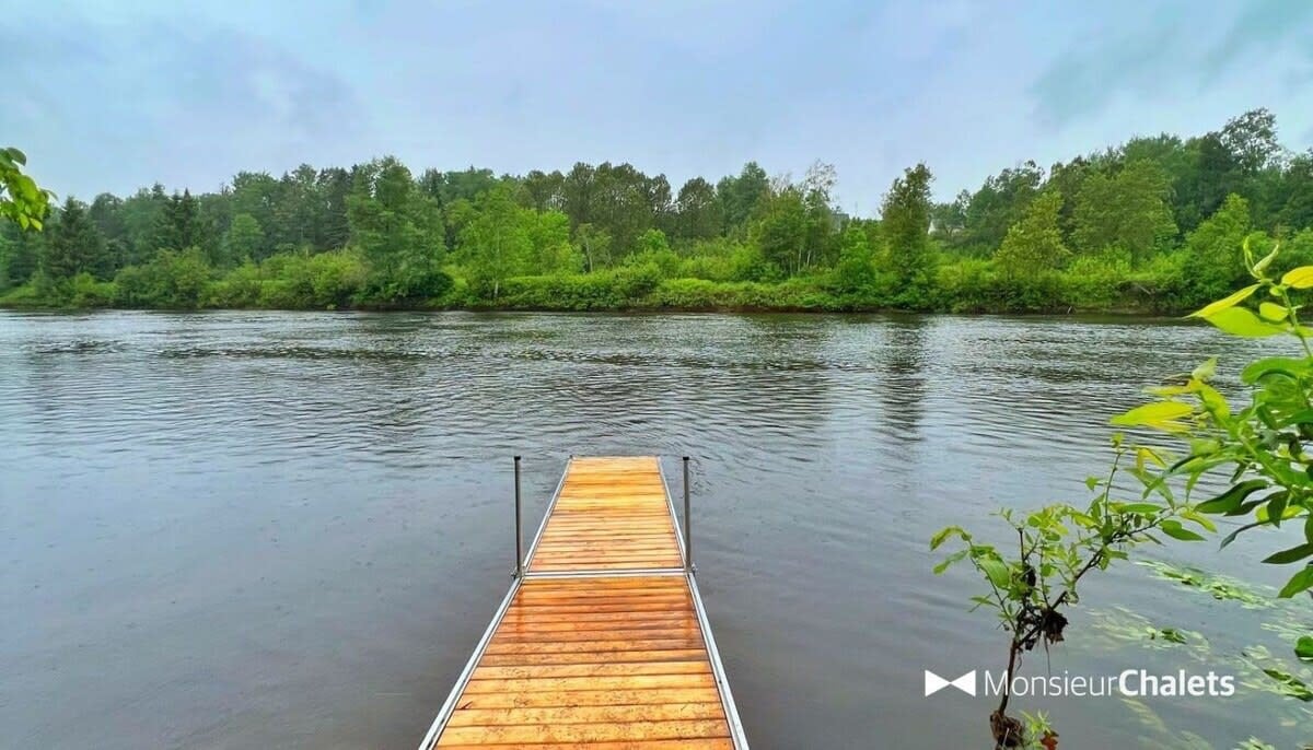 View on the river ! Family cottage with SPA