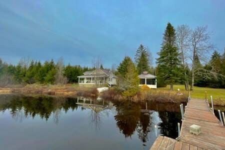 Self-sufficient cottage on the lake