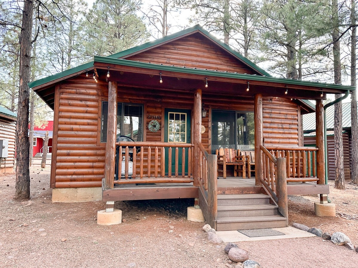 Reagan's Retreat | Cozy pondside cabin