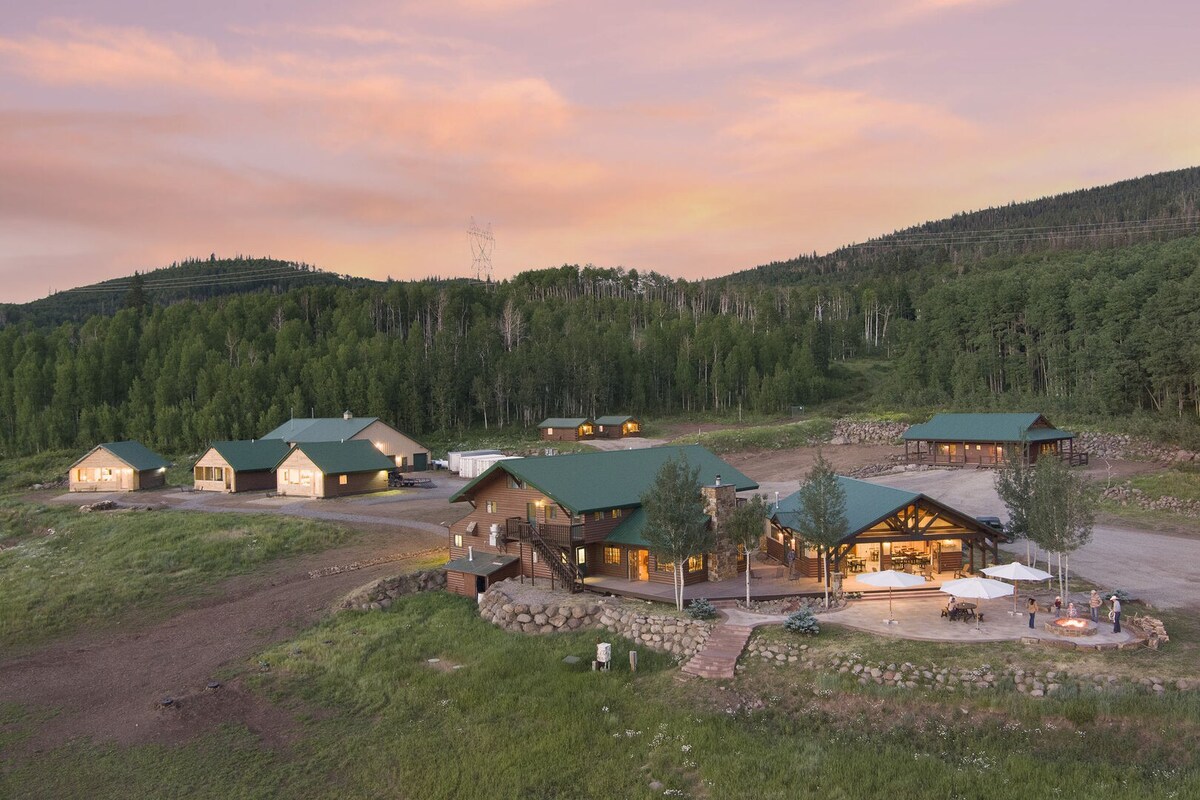 Electric Mountain Lodge: Restaurant/Bar/Events | 2