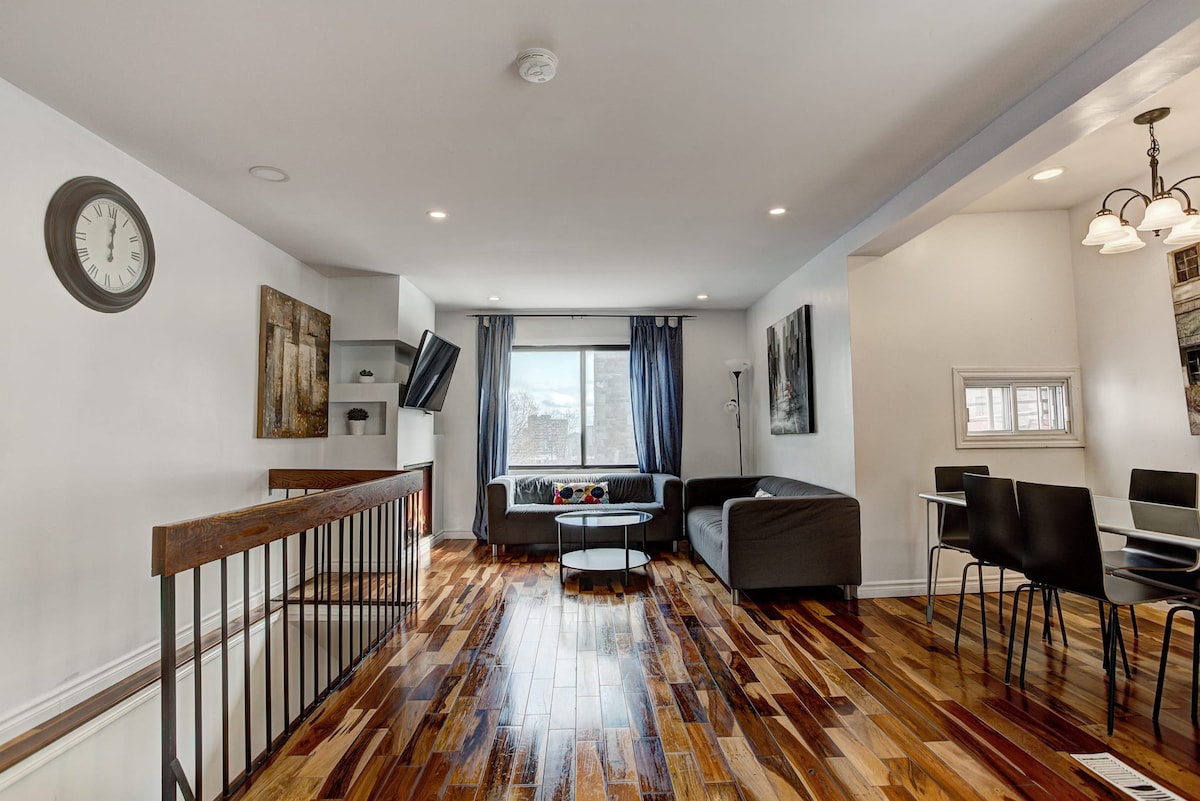 Stunning 2 floor Villa+Parking | Downtown Montreal