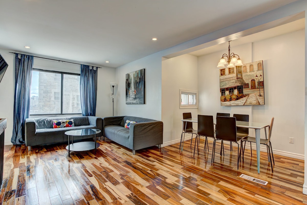 Stunning 2 floor Villa+Parking | Downtown Montreal